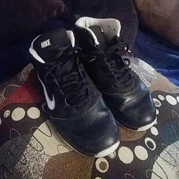 Nikes black , white & gray - Picture 2 of 5